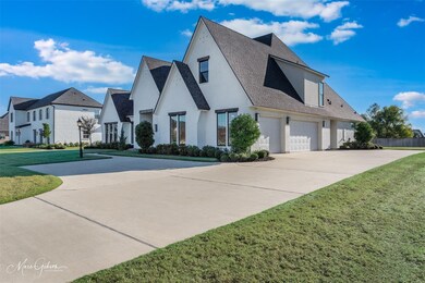 View of front facade featuring a front yard and a 
