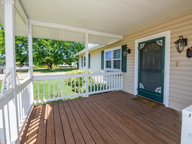 3555 Sisters View Ave, Eugene, OR 97401 - photo 2