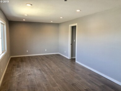 716 E 15th St, the Dalles, OR 97058 - photo 4