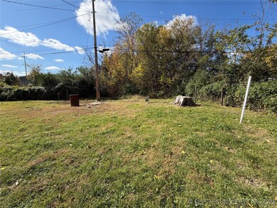 611 SW 9th St, Wilburton, OK 74578 - photo 7