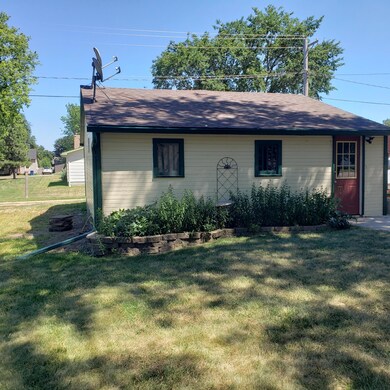 1120 S Duff St, Mitchell, SD 57301 - photo 4