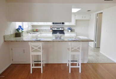 Kitchen w/Breakfast Bar