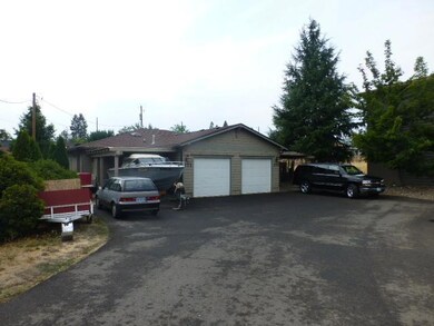 271 N 10th St, Central Point, OR 97502 - photo 2