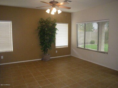 FAMILY ROOM (2)