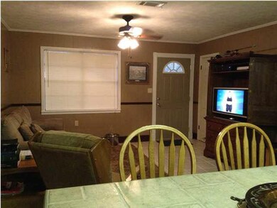 Open Kitchen / Den