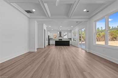 Large Windows that brings in Natural Light.