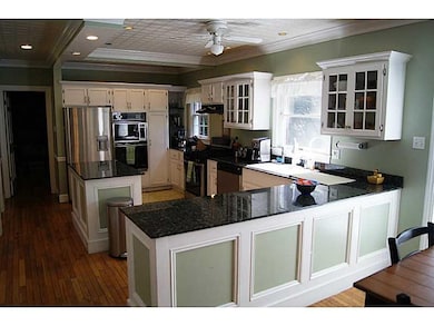 Kitchen. Amazing Kitchen with Stainless Appliances