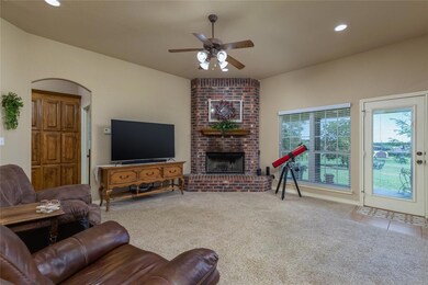 819 Sandlin Ln, Springtown, TX 76082 - photo 5