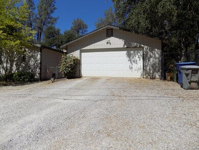 Detatched Garage /Shop