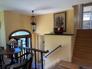 24 Patricia Ln, Syosset, NY 11791 - photo 4