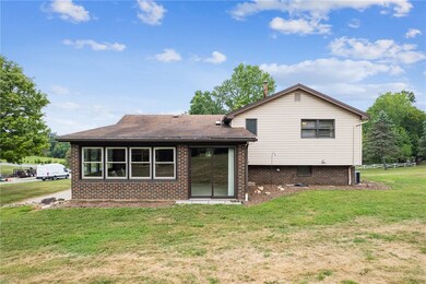 732 Valley View Rd, Eighty Four, PA 15330 - photo 7