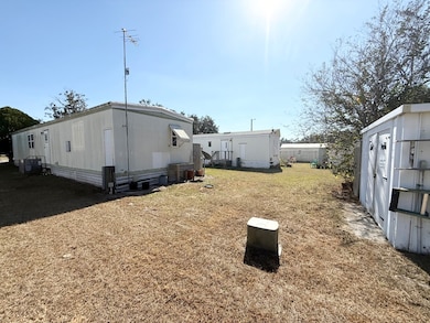 11732 Susan Halasz Ln, Thonotosassa, FL 33592 - photo 4