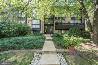 11561 Rolling Green Ct unit 100, Reston, VA 20191 - photo 2