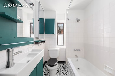 406 W 47th St unit 2-D, New York, NY 10036 - photo 4