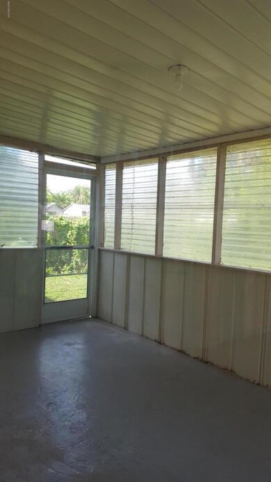 2421 Cherbourg (Porch 2)