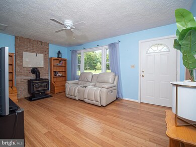 37151 E Lakeland Dr, Mechanicsville, MD 20659 - photo 7