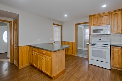 28 Miller St, Ludlow, MA 01056 - photo 4