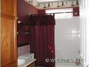 Main Level Master Bath