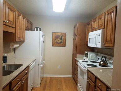 Kitchen with quartz counter tops, stainless steel 