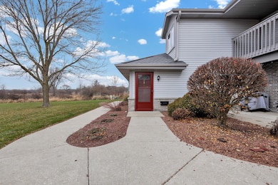 827 Quinlan Dr unit H, Pewaukee, WI 53072 - photo 2