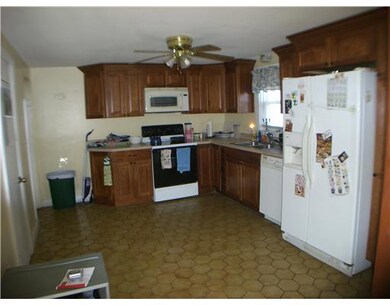 15 Suffolk Ave, Pawtucket, RI 02861 - photo 4