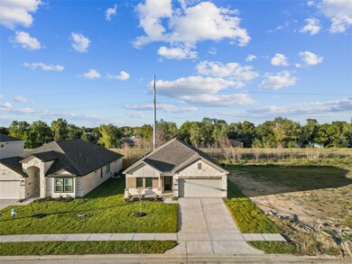 226 Eagleville Dr, Alvin, TX 77511 - photo 3