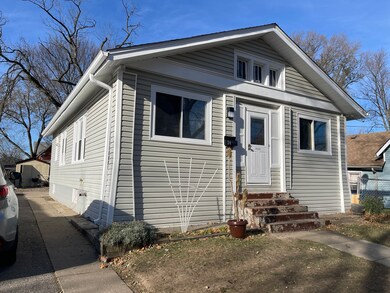 24 N Victory St, Waukegan, IL 60085 - photo 5