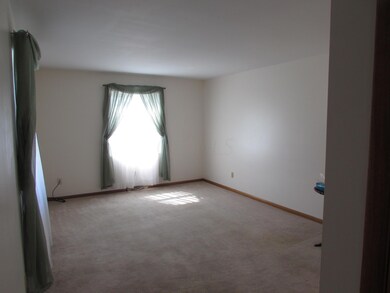 872 Cummington Rd, Columbus, OH 43213 - photo 2