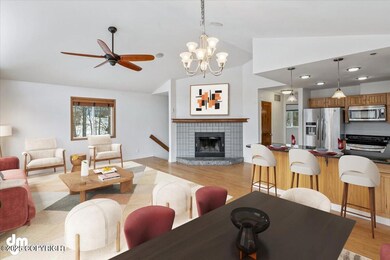 14-Dining Area_SLS_-4612_Final