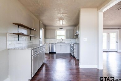 6112 6112 Mesquite Dr, Tyler, TX 75707 - photo 5