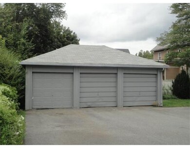 318 Springfield St, Chicopee, MA 01013 - photo 3