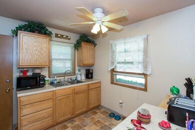 4606 & 4608 Valdez Dr, Des Moines, IA 50310 - photo 5