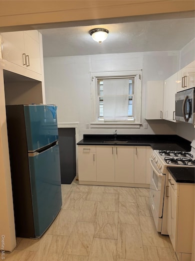 927 E 219th St, Bronx, NY 10469 - photo 5