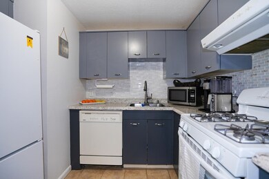 23 Lantern Ln unit 7, Dracut, MA 01826 - photo 2