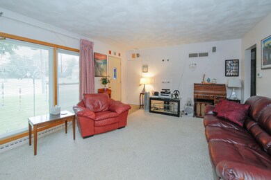 531 N Douglas-105