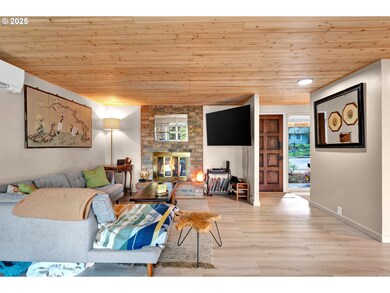 Living Room-Fireplace