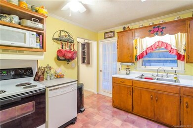 Great kitchen.