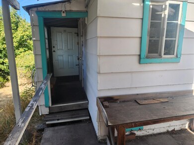 324 N 3rd St, Klamath Falls, OR 97601 - photo 4