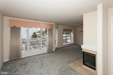 9270 Cardinal Forest Ln unit 301, Lorton, VA 22079 - photo 4