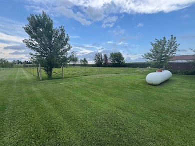 8138 Schenk Rd, Waterloo, IA 50703 - photo 5