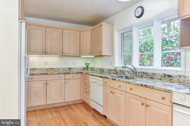 825 Elaine Ct, Alexandria, VA 22308 - photo 7