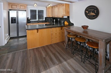 2823_kinnickinnick_6b_dining_kitchen