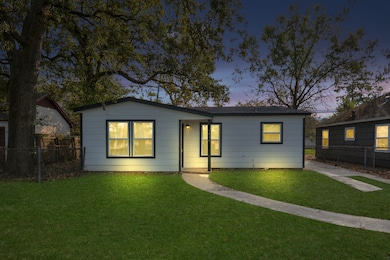 3846 Blodgett St, Houston, TX 77004 - photo 2