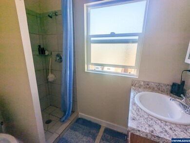 827 SW 11th Ave, Albany, OR 97321 - photo 4