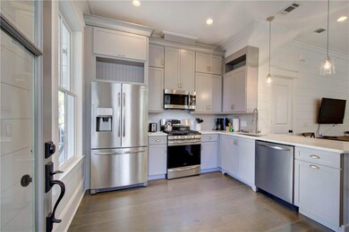 Kitchen Entry/Stainless Appliances