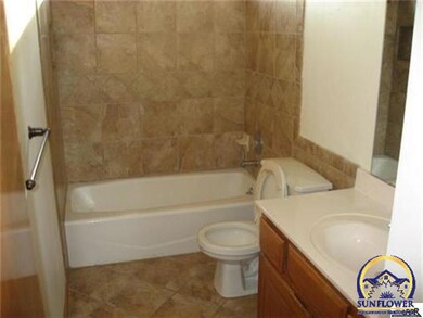 4748 Roundtree Ct, Shawnee, KS 66226 - photo 7