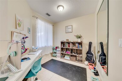 Breakfast or Study Nook 