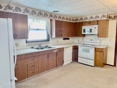 KITCHEN / DINING