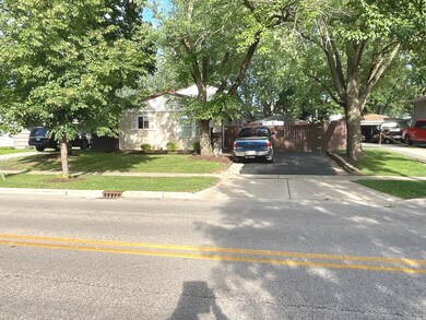 412 Tulsa Ave, Carpentersville, IL 60110 - photo 3