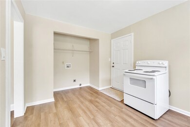 Cottage Kitchen/Laundry